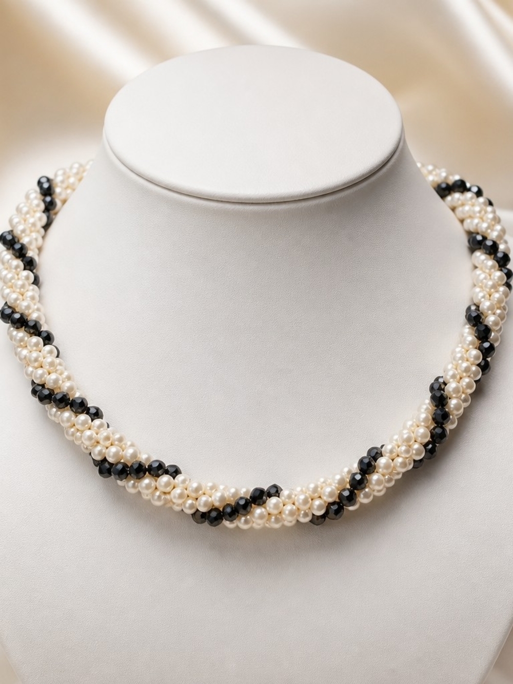Classic Twisted Pearl Necklace with Black Bead Accents